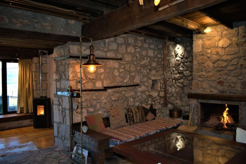 Μικρή Πέτρινη Μεζονέτα 2 Vila Lílaia Exterior foto